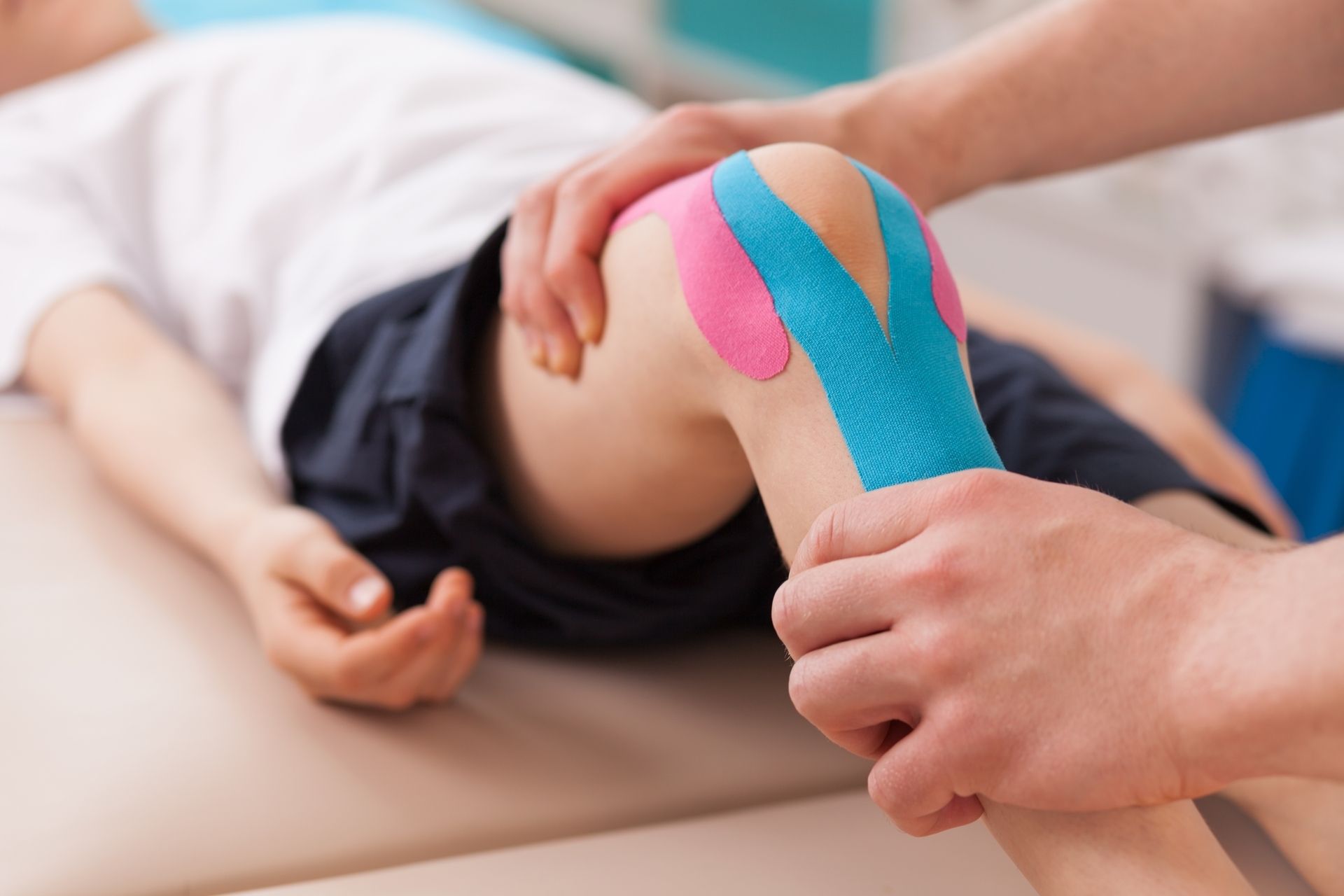 Das linke Knie wurde zum Stabilisieren getapt